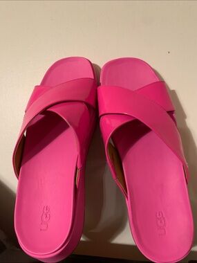 UGG Women's Bright Pink Crisscross Slide Sandals